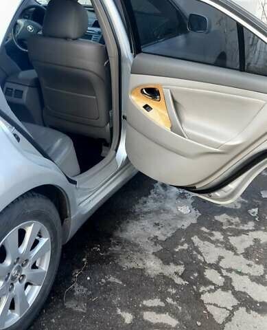 Серый Тойота Камри, объемом двигателя 3.5 л и пробегом 130 тыс. км за 10500 $, фото 17 на Automoto.ua