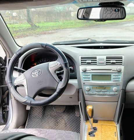 Серый Тойота Камри, объемом двигателя 2.4 л и пробегом 436 тыс. км за 8500 $, фото 6 на Automoto.ua