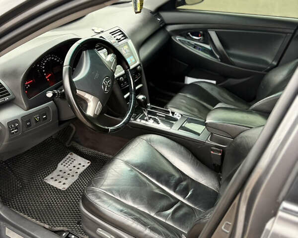 Сірий Тойота Камрі, об'ємом двигуна 3.46 л та пробігом 246 тис. км за 9200 $, фото 13 на Automoto.ua