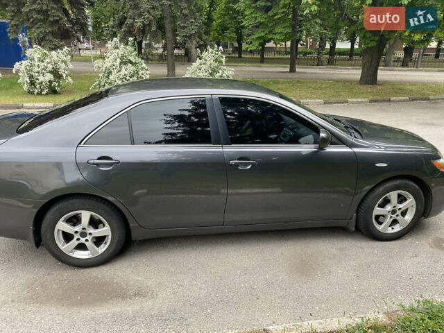 Сірий Тойота Камрі, об'ємом двигуна 3.5 л та пробігом 231 тис. км за 8000 $, фото 6 на Automoto.ua