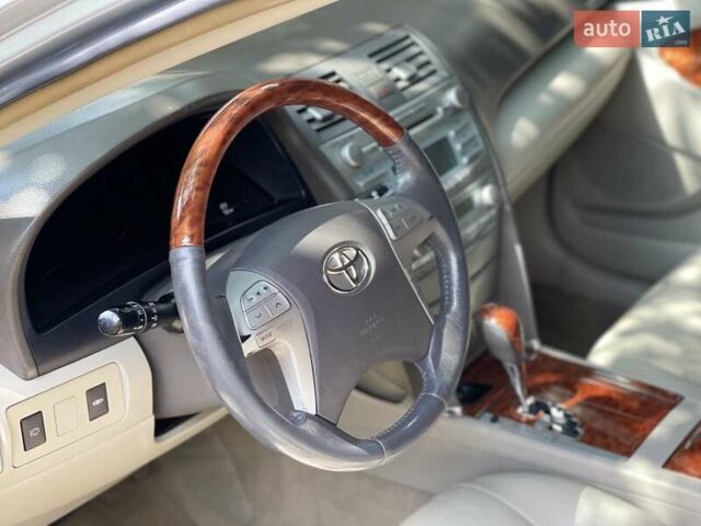 Серый Тойота Камри, объемом двигателя 3.46 л и пробегом 155 тыс. км за 8000 $, фото 21 на Automoto.ua