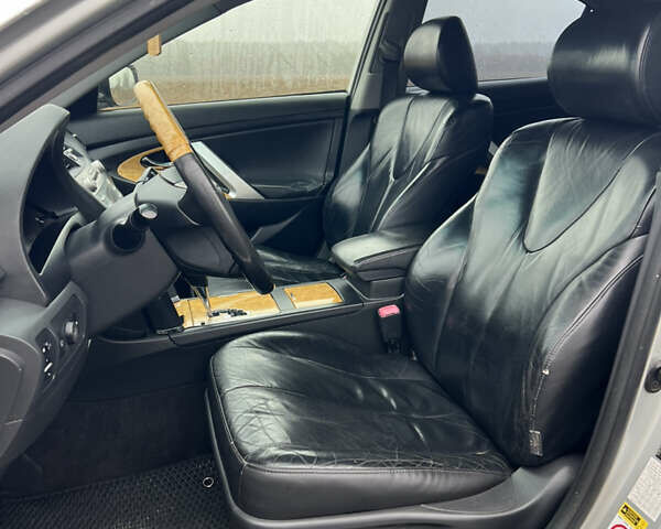 Сірий Тойота Камрі, об'ємом двигуна 3.46 л та пробігом 363 тис. км за 7999 $, фото 44 на Automoto.ua