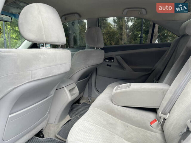 Сірий Тойота Камрі, об'ємом двигуна 2.36 л та пробігом 307 тис. км за 7200 $, фото 18 на Automoto.ua