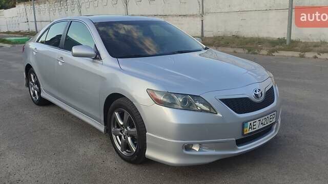 Серый Тойота Камри, объемом двигателя 2.4 л и пробегом 208 тыс. км за 7900 $, фото 6 на Automoto.ua