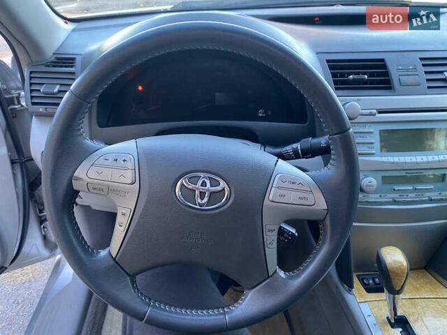 Серый Тойота Камри, объемом двигателя 2.4 л и пробегом 272 тыс. км за 7500 $, фото 26 на Automoto.ua