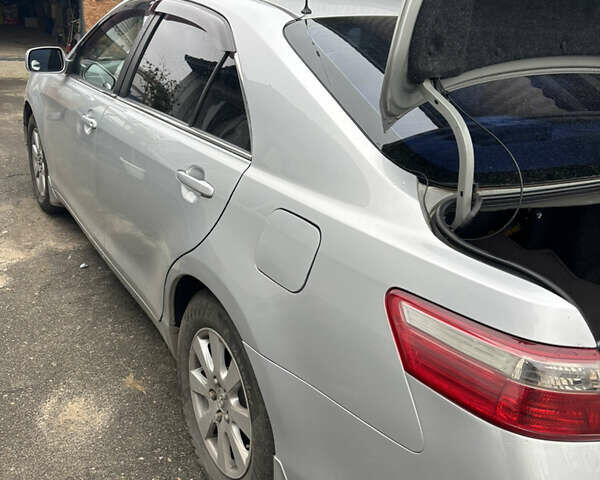 Серый Тойота Камри, объемом двигателя 2.36 л и пробегом 250 тыс. км за 7500 $, фото 1 на Automoto.ua