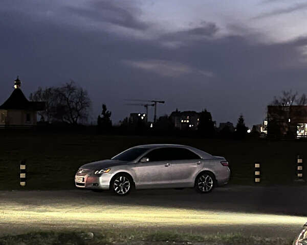 Серый Тойота Камри, объемом двигателя 3.46 л и пробегом 290 тыс. км за 10500 $, фото 3 на Automoto.ua