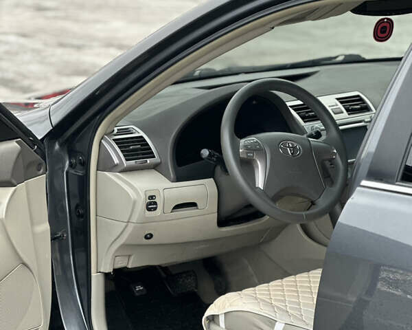 Сірий Тойота Камрі, об'ємом двигуна 2.36 л та пробігом 274 тис. км за 8000 $, фото 13 на Automoto.ua