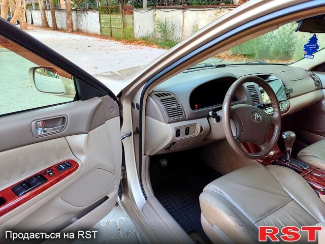 Серый Тойота Камри, объемом двигателя 2.4 л и пробегом 185 тыс. км за 7999 $, фото 5 на Automoto.ua