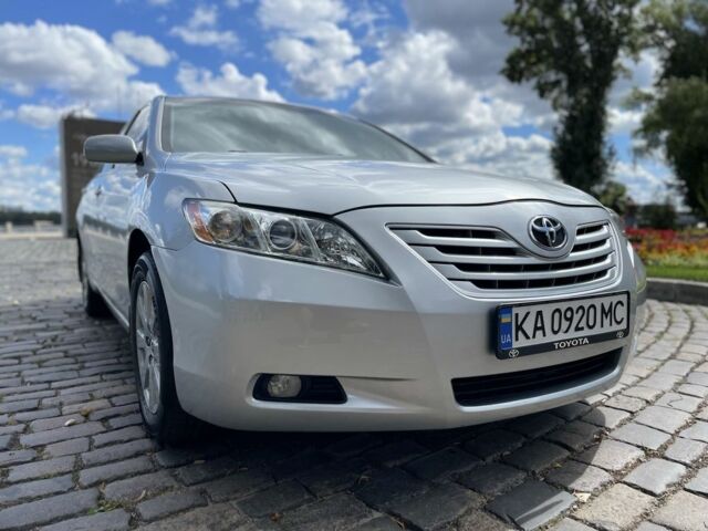 Серый Тойота Камри, объемом двигателя 2.4 л и пробегом 307 тыс. км за 7200 $, фото 4 на Automoto.ua