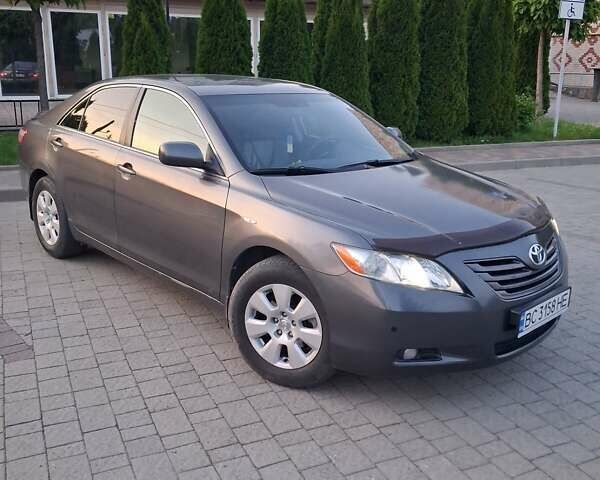 Серый Тойота Камри, объемом двигателя 2.4 л и пробегом 290 тыс. км за 6600 $, фото 6 на Automoto.ua