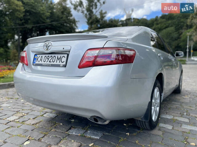 Сірий Тойота Камрі, об'ємом двигуна 2.36 л та пробігом 307 тис. км за 7200 $, фото 7 на Automoto.ua