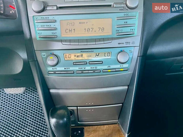 Серый Тойота Камри, объемом двигателя 2.4 л и пробегом 200 тыс. км за 7500 $, фото 10 на Automoto.ua