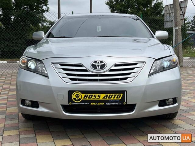 Серый Тойота Камри, объемом двигателя 3.5 л и пробегом 191 тыс. км за 9950 $, фото 1 на Automoto.ua