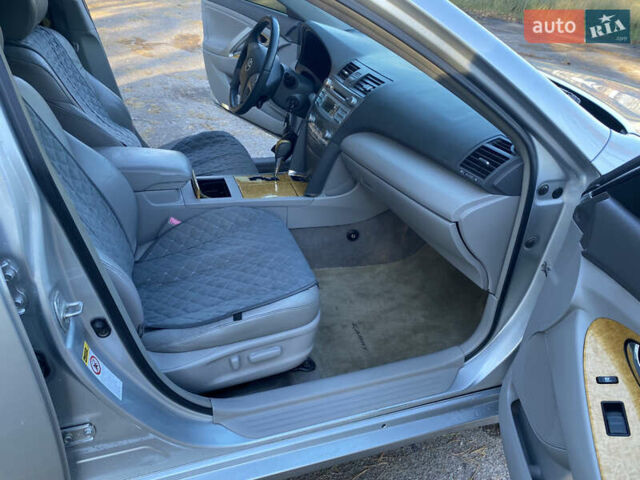 Серый Тойота Камри, объемом двигателя 2.4 л и пробегом 272 тыс. км за 7500 $, фото 23 на Automoto.ua