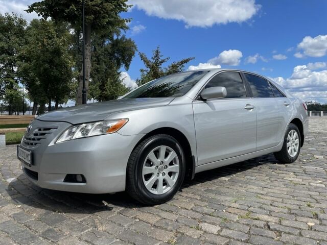 Серый Тойота Камри, объемом двигателя 2.4 л и пробегом 307 тыс. км за 7200 $, фото 1 на Automoto.ua