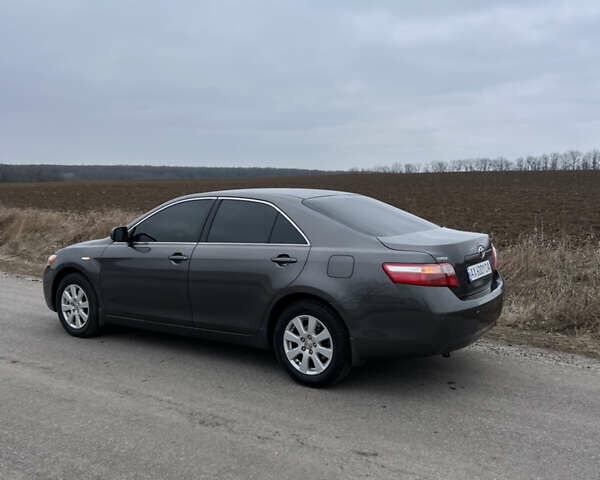 Серый Тойота Камри, объемом двигателя 2.36 л и пробегом 230 тыс. км за 9200 $, фото 3 на Automoto.ua