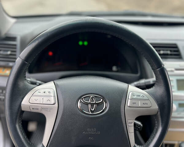 Серый Тойота Камри, объемом двигателя 2.36 л и пробегом 230 тыс. км за 9200 $, фото 12 на Automoto.ua