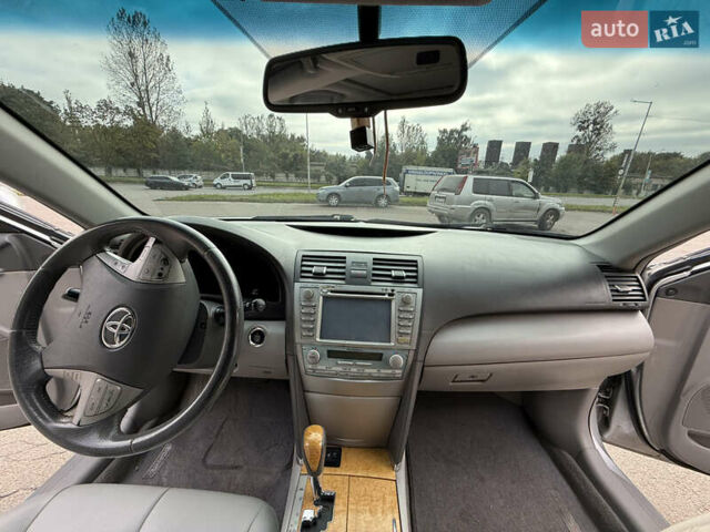 Серый Тойота Камри, объемом двигателя 3.46 л и пробегом 246 тыс. км за 8350 $, фото 21 на Automoto.ua