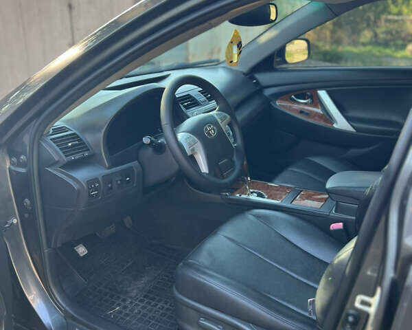 Серый Тойота Камри, объемом двигателя 3.5 л и пробегом 293 тыс. км за 7950 $, фото 15 на Automoto.ua