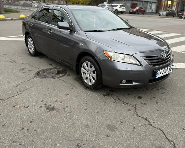 Сірий Тойота Камрі, об'ємом двигуна 3.46 л та пробігом 260 тис. км за 8800 $, фото 3 на Automoto.ua