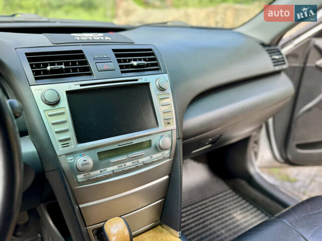 Сірий Тойота Камрі, об'ємом двигуна 3.5 л та пробігом 246 тис. км за 8300 $, фото 13 на Automoto.ua