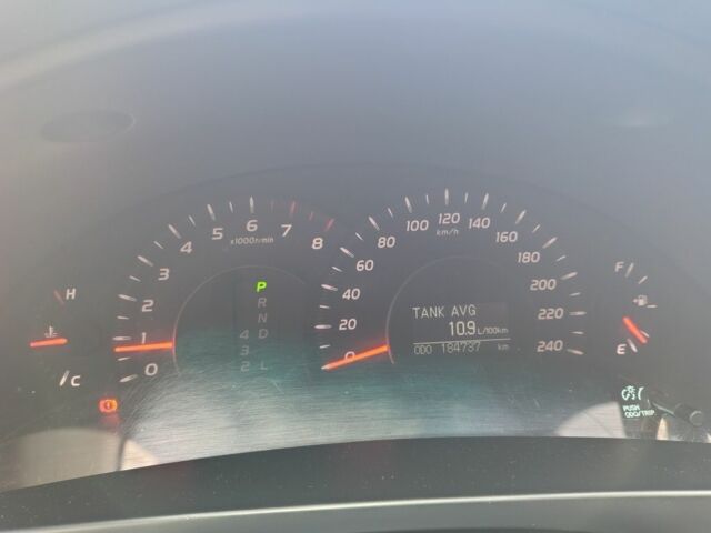 Серый Тойота Камри, объемом двигателя 2.4 л и пробегом 184 тыс. км за 9000 $, фото 4 на Automoto.ua