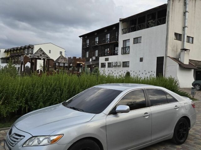 Серый Тойота Камри, объемом двигателя 2.4 л и пробегом 217 тыс. км за 7500 $, фото 1 на Automoto.ua