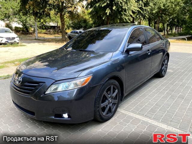 Серый Тойота Камри, объемом двигателя 2.4 л и пробегом 270 тыс. км за 4500 $, фото 1 на Automoto.ua