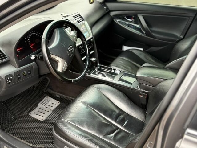 Серый Тойота Камри, объемом двигателя 3.5 л и пробегом 264 тыс. км за 9200 $, фото 5 на Automoto.ua