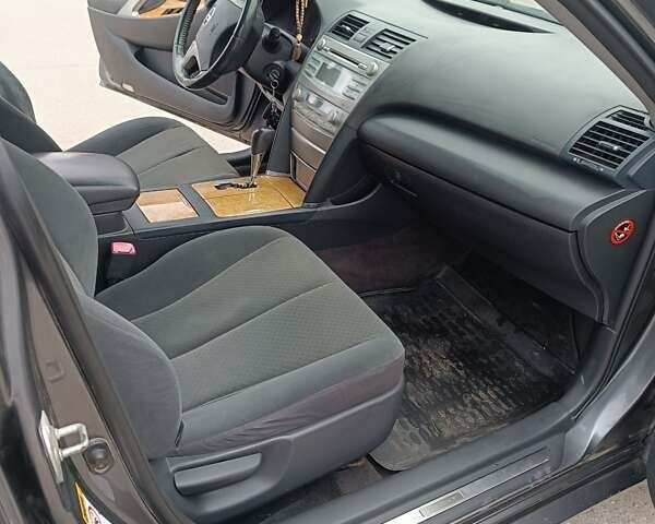 Серый Тойота Камри, объемом двигателя 2.4 л и пробегом 155 тыс. км за 7600 $, фото 6 на Automoto.ua