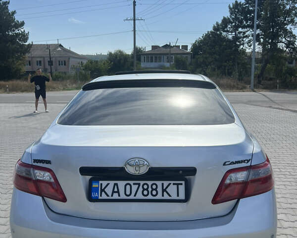 Серый Тойота Камри, объемом двигателя 2.36 л и пробегом 282 тыс. км за 8700 $, фото 4 на Automoto.ua
