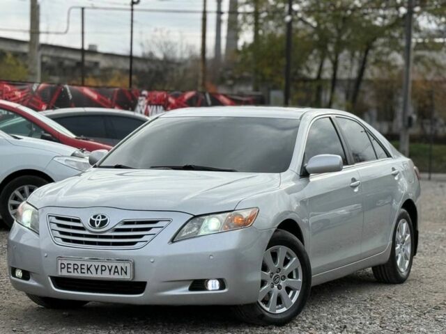 Серый Тойота Камри, объемом двигателя 3.5 л и пробегом 196 тыс. км за 8999 $, фото 1 на Automoto.ua
