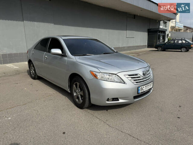 Серый Тойота Камри, объемом двигателя 3.46 л и пробегом 246 тыс. км за 8350 $, фото 3 на Automoto.ua
