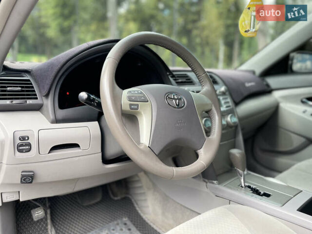 Сірий Тойота Камрі, об'ємом двигуна 2.36 л та пробігом 307 тис. км за 7200 $, фото 14 на Automoto.ua