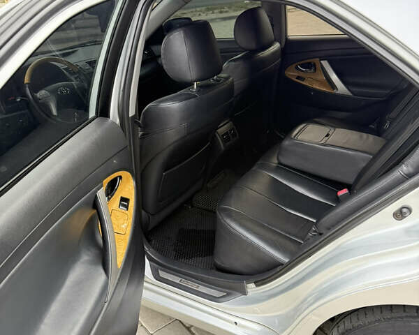 Сірий Тойота Камрі, об'ємом двигуна 3.46 л та пробігом 270 тис. км за 8400 $, фото 8 на Automoto.ua