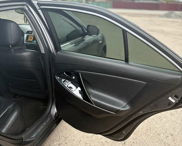 Сірий Тойота Камрі, об'ємом двигуна 3.46 л та пробігом 246 тис. км за 9200 $, фото 8 на Automoto.ua