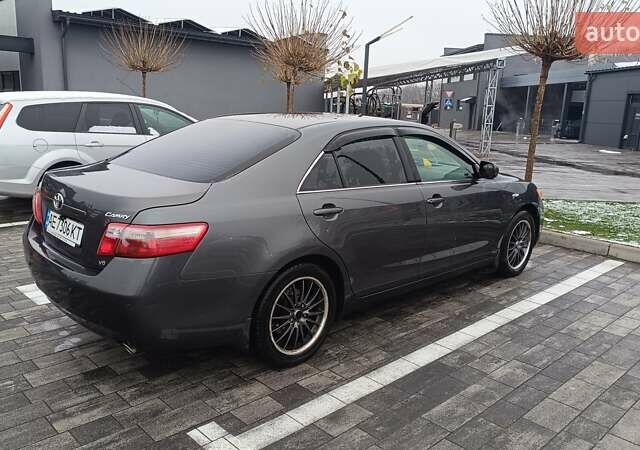 Серый Тойота Камри, объемом двигателя 3.46 л и пробегом 338 тыс. км за 6300 $, фото 4 на Automoto.ua