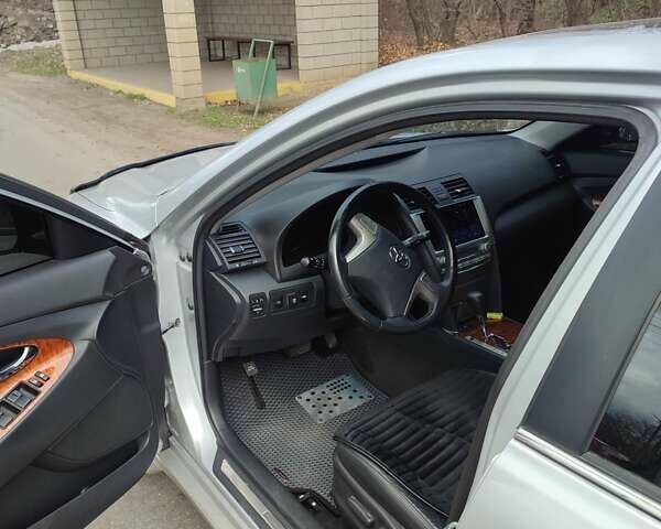 Серый Тойота Камри, объемом двигателя 2.36 л и пробегом 247 тыс. км за 10500 $, фото 7 на Automoto.ua
