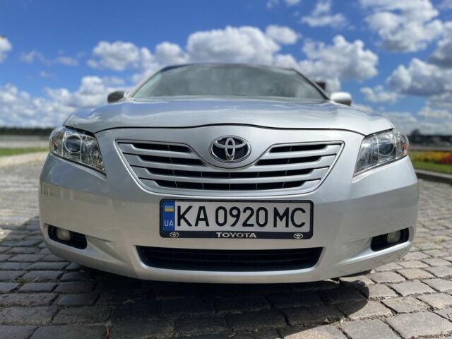 Серый Тойота Камри, объемом двигателя 2.4 л и пробегом 307 тыс. км за 7200 $, фото 3 на Automoto.ua