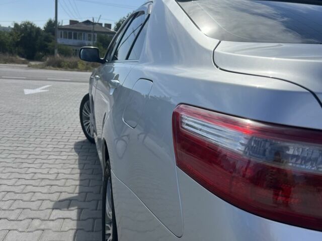 Серый Тойота Камри, объемом двигателя 2.4 л и пробегом 280 тыс. км за 8600 $, фото 4 на Automoto.ua