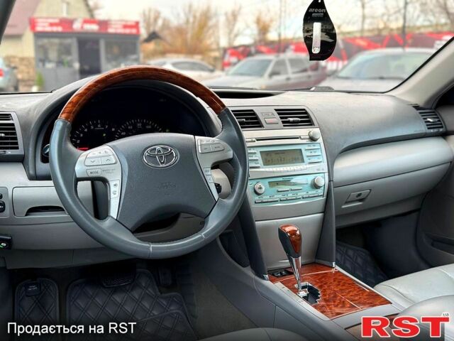 Серый Тойота Камри, объемом двигателя 3.5 л и пробегом 197 тыс. км за 8600 $, фото 8 на Automoto.ua