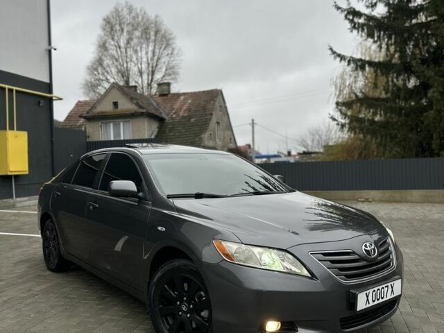 Серый Тойота Камри, объемом двигателя 2.4 л и пробегом 350 тыс. км за 6500 $, фото 6 на Automoto.ua