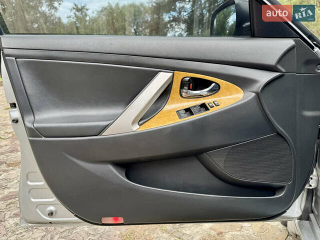 Сірий Тойота Камрі, об'ємом двигуна 3.5 л та пробігом 246 тис. км за 8300 $, фото 17 на Automoto.ua