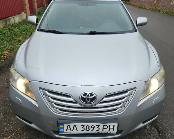 Серый Тойота Камри, объемом двигателя 3.46 л и пробегом 450 тыс. км за 7800 $, фото 1 на Automoto.ua