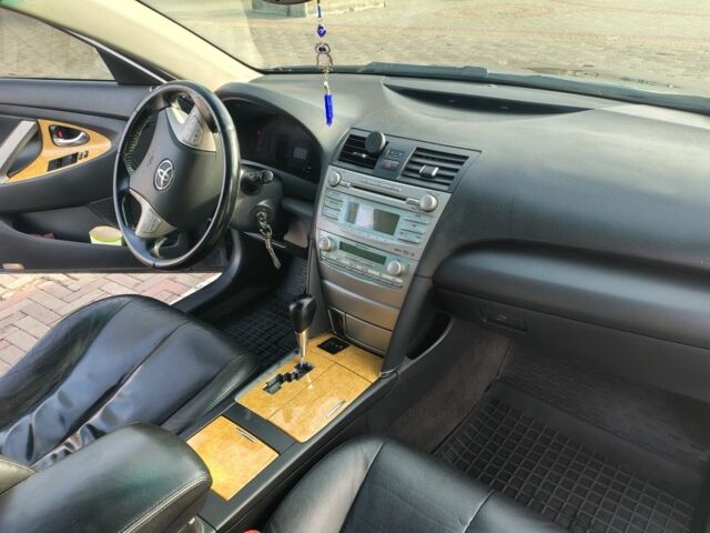 Серый Тойота Камри, объемом двигателя 2.4 л и пробегом 184 тыс. км за 9000 $, фото 3 на Automoto.ua