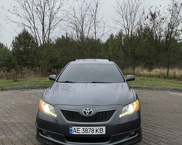 Серый Тойота Камри, объемом двигателя 2.36 л и пробегом 225 тыс. км за 8300 $, фото 1 на Automoto.ua