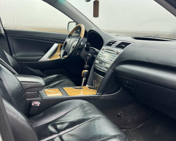 Сірий Тойота Камрі, об'ємом двигуна 3.46 л та пробігом 363 тис. км за 7999 $, фото 31 на Automoto.ua