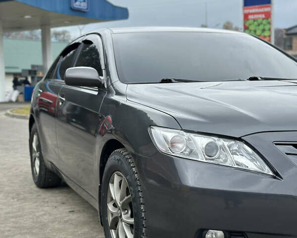 Сірий Тойота Камрі, об'ємом двигуна 2.36 л та пробігом 274 тис. км за 8000 $, фото 9 на Automoto.ua