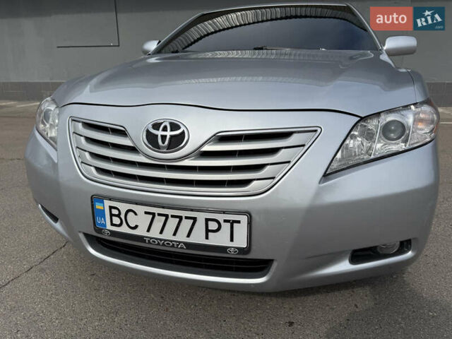 Серый Тойота Камри, объемом двигателя 3.46 л и пробегом 246 тыс. км за 8350 $, фото 11 на Automoto.ua